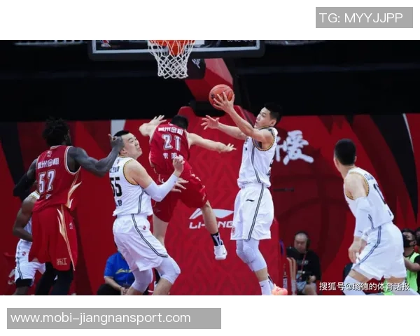 王洪泽表现抢眼10投6中斩获15分8篮板其中5个前场篮板助力球队 王洪泽表现抢眼10投6中斩获15分8篮板其中5个前场篮板助力球队