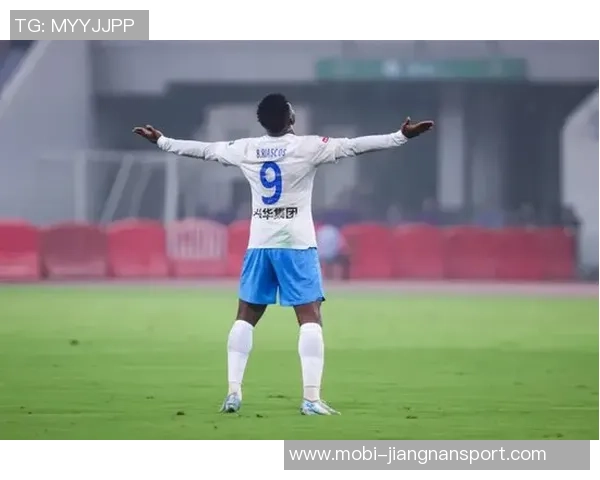 青岛西海岸冬训启动郑智将于海口正式上任助力球队发展